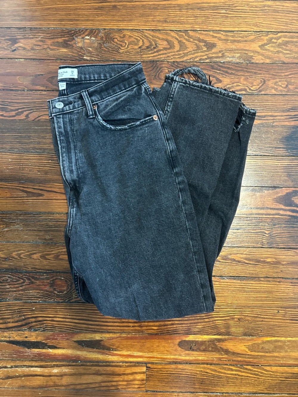Abercrombie & Fitch - The Ankle Straight Ultra High Rise